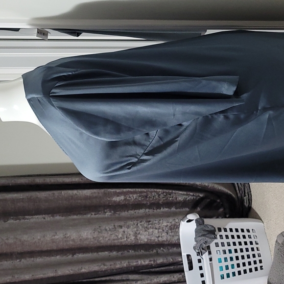 Silk dress - Picture 3 of 9